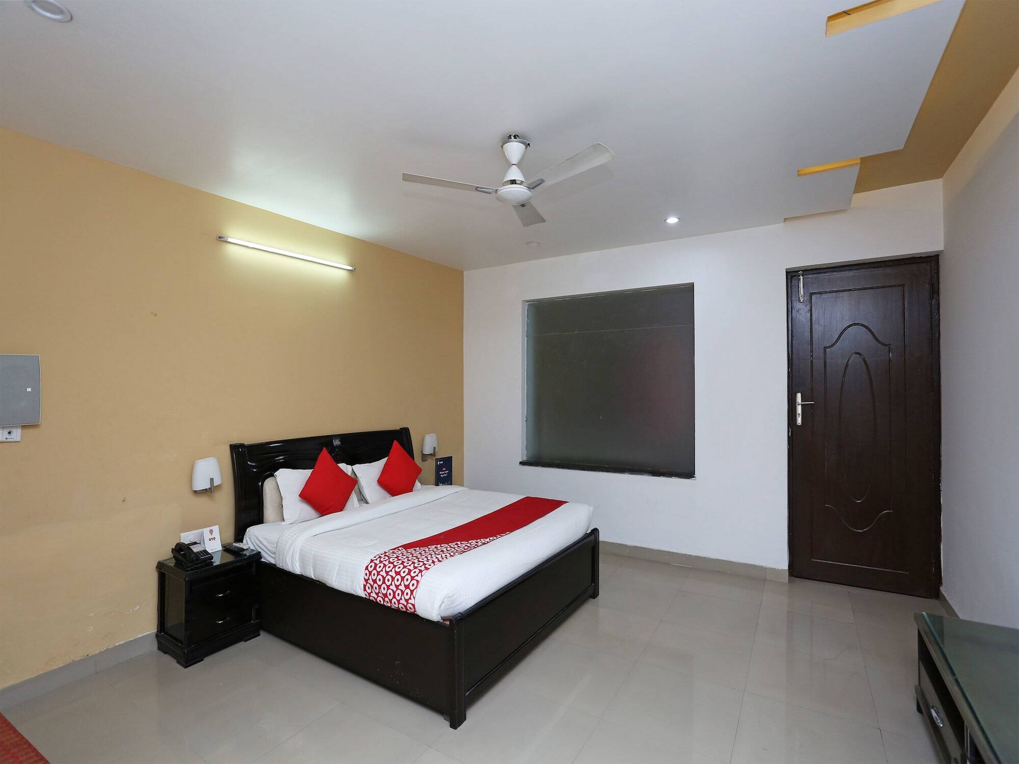 Hotel Oyo 13564 Near Prem Mandir Mathura Exterior foto