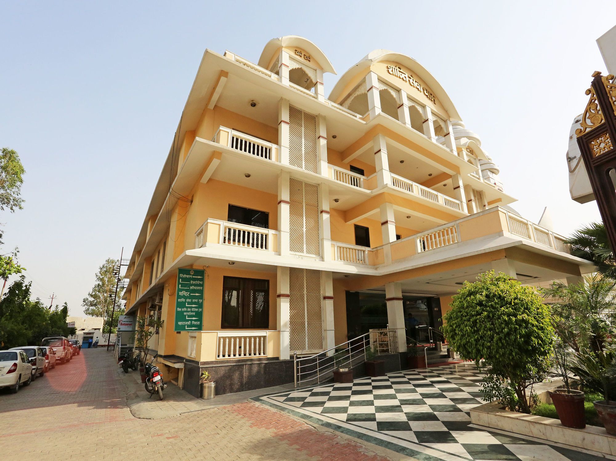 Hotel Oyo 13564 Near Prem Mandir Mathura Exterior foto